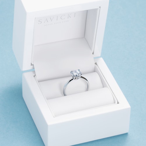 Pierścionek zaręczynowy SAVICKI: białe złoto, biały szafir